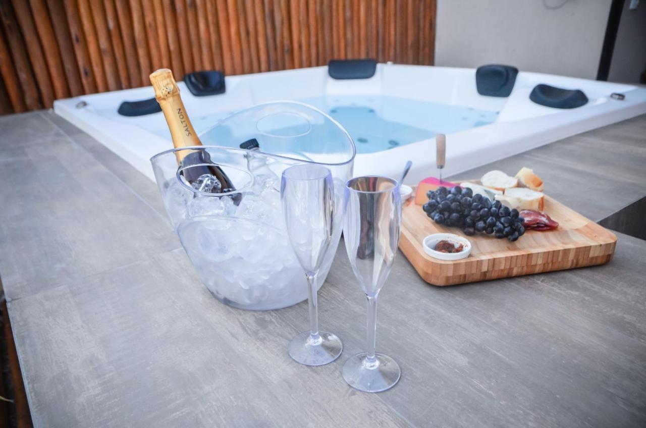 Vila Astra - Jacuzzi Privativa, Natureza E Conforto Алту-Параизу-ди-Гояс Экстерьер фото